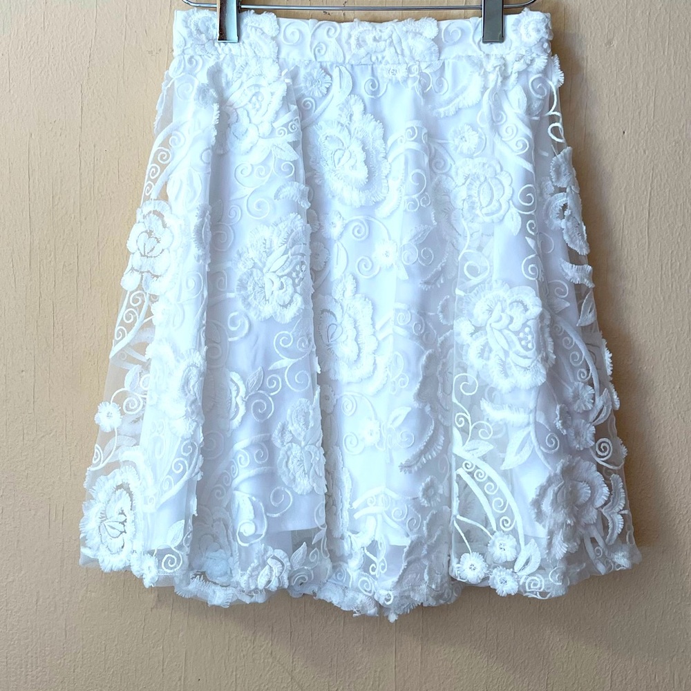 NWOT Bebe White Lace Fit & Flare Pleated Mini Skirt, Sz 0